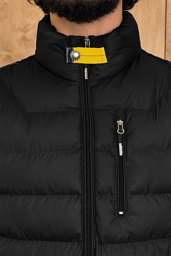 Жилет чёрного цвета Parajumpers   