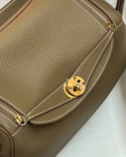 Женская кожаная сумка Hermes Lindy Premium 26x18x13 см - Olive   