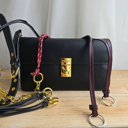 Кожаная сумка Prada Small Soft Sound 23x14 см