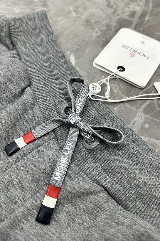 Мужские шорты Moncler серого цвета