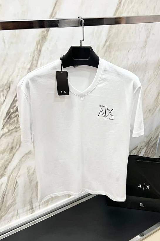Футболка белого цвета Armani Exchange V-neck