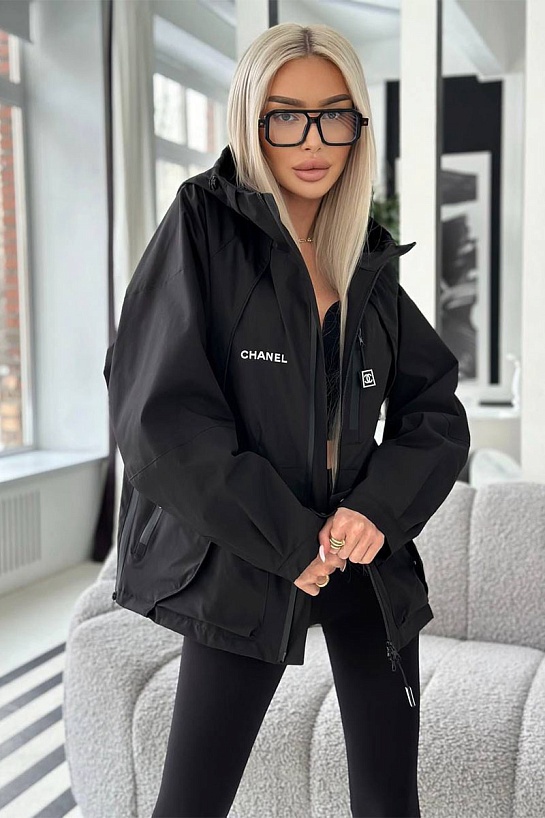 Женская куртка Chanel чёрного цвета