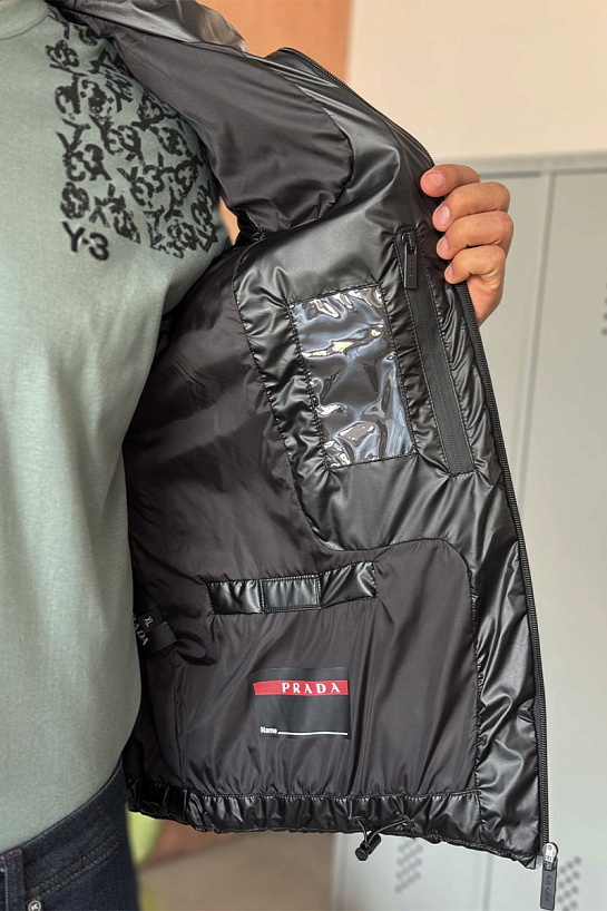 Мужской жилет Prada чёрного цвета