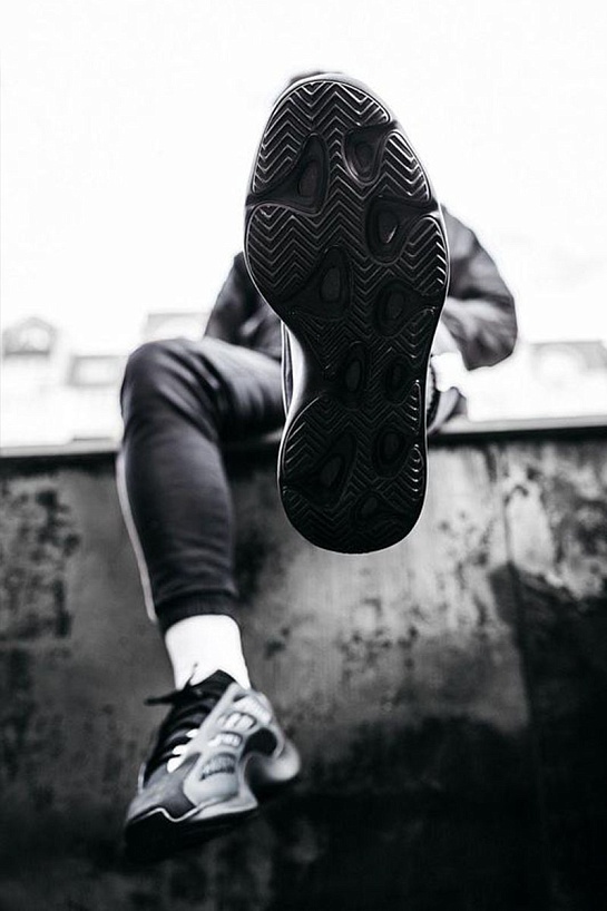 Кроссовки Adidas Yeezy Boost 700 V3 "Alvah"