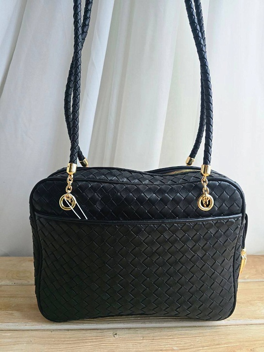 Кожаная сумка Bottega Veneta Mckenzie 27x13 см