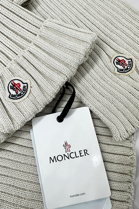 Комплект из шапки и шарфа бежевого цвета Moncler logo-patch