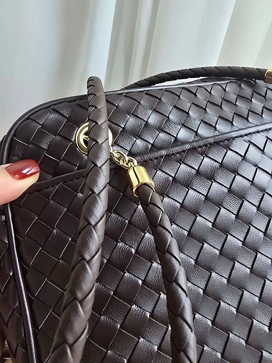 Кожаная сумка Bottega Veneta Mckenzie 27x13 см