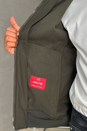 Зелёная ветровка C.P. Company Pro-Tek lens detail   
