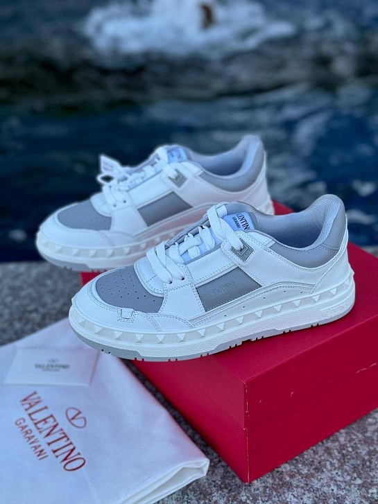 Женские кожаные кроссовки Valentino Freedots - White / Grey