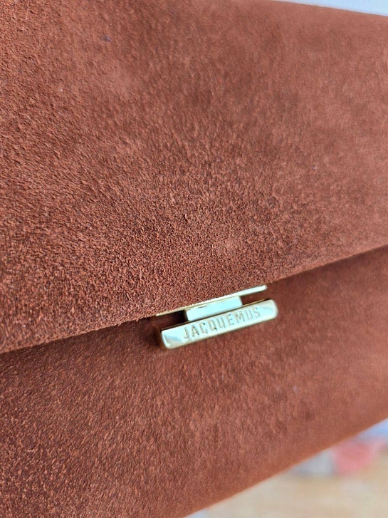 Замшевая сумка Jacquemus The Rond Carre 26x16 см