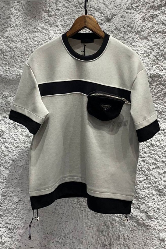 Серая оверсайз футболка Prada Chest Bag