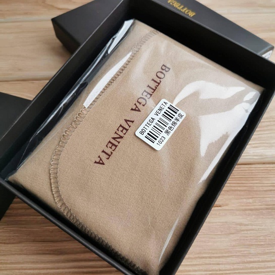 Кожаная обложка на паспорт Bottega Veneta - Black