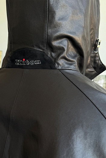 Кожаная куртка чёрного цвета Kiton Premium   