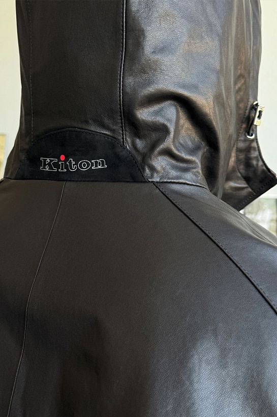 Кожаная куртка чёрного цвета Kiton Premium