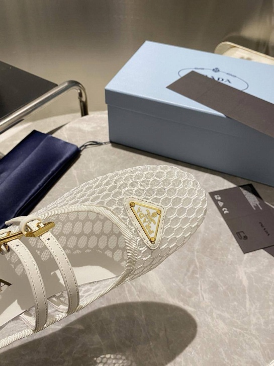 Женские сетчатые балетки Prada белого цвета