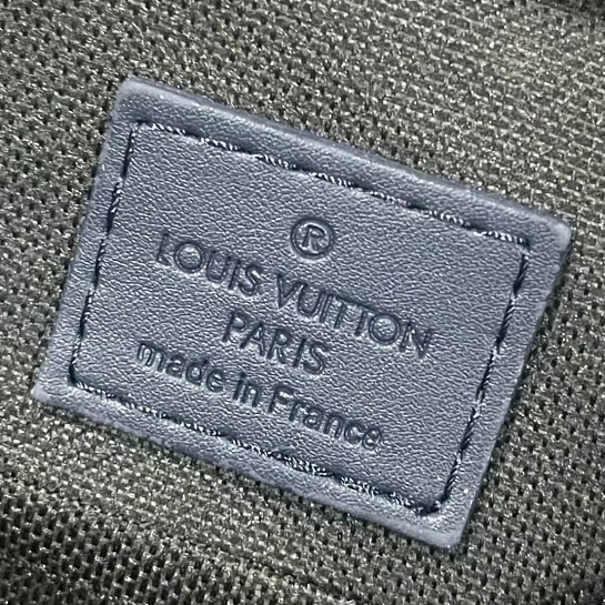 Кожаная сумка Louis Vuitton Duo Messenger Monogram Shadow 25x18x7 см