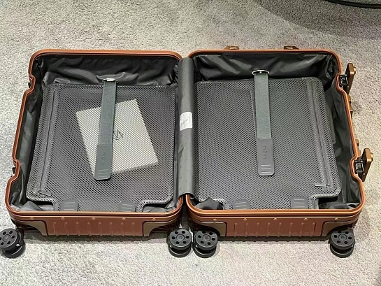 Чемодан Rimowa Aluminum S Premium 54x36x23 см