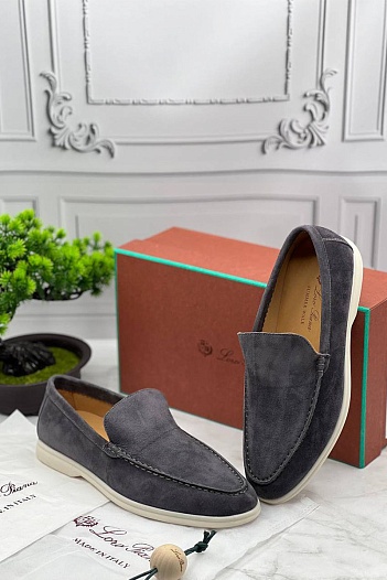 Мужские замшевые лоферы Loro Piana серого цвета   
