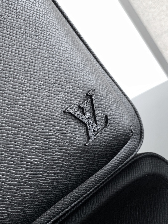Кожаная сумка Louis Vuitton Avenue Sling Premium 31x20x7 см