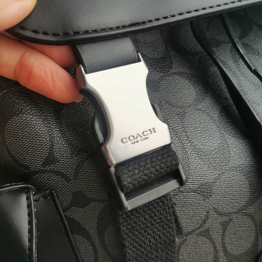 Кожаный рюкзак Coach Rivington 40x30 см   