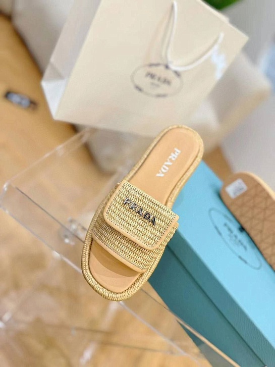 Женские шлёпанцы Prada жёлтого цвета