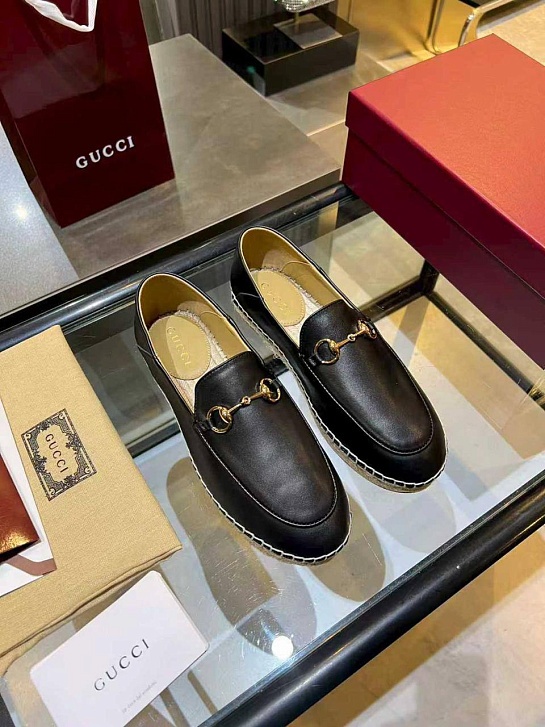 Женские кожаные лоферы Gucci GG Horsebit premium