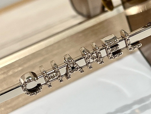 Солнцезащитные очки авиаторы Chanel с коричневыми стеклами в серебряной оправе   
