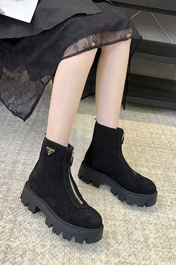 Женские замшевые сапоги Prada   