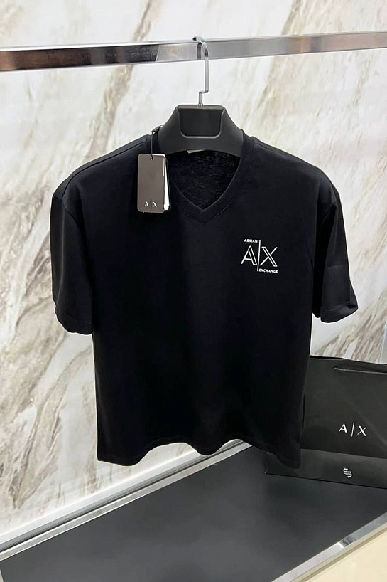 Футболка чёрного цвета Armani Exchange V-neck