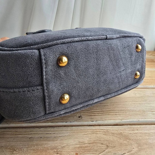 Замшевая серая сумка MIU MIU 23x13 см