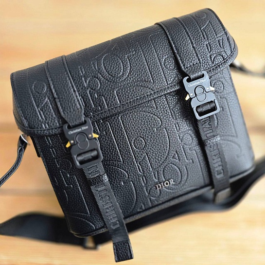 Кожаная сумка-мессенджер Dior Hit The Road 25x18 см