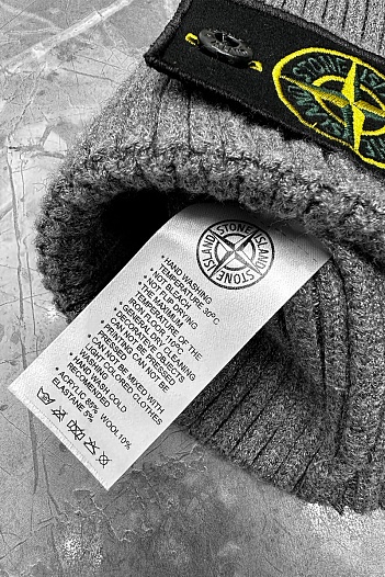 Шапка серого цвета Stone Island compass patch   