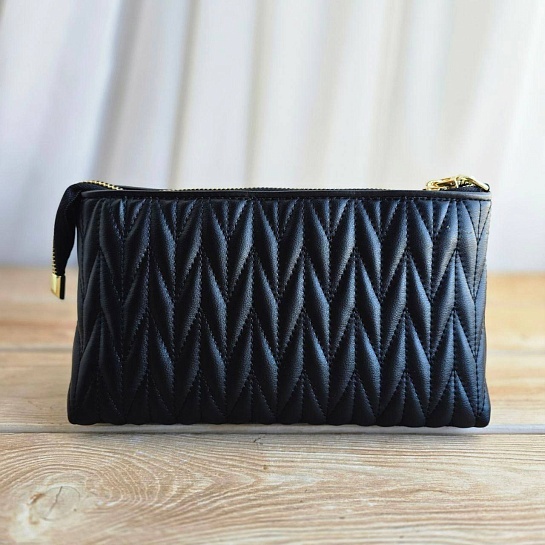 Кожаная чёрная сумка MIU MIU 24x20 см