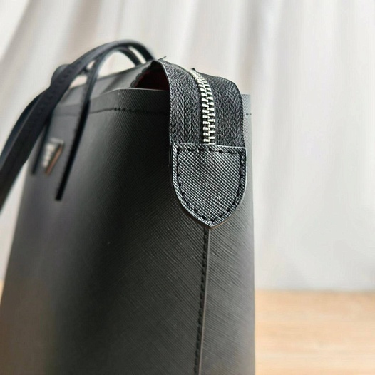 Кожаная сумка-шоппер Prada 34x27 см   