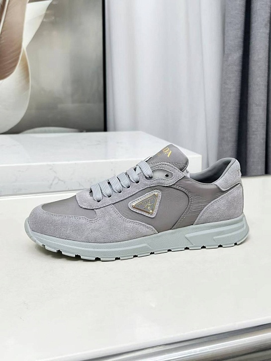 Женские комбинированные кроссовки Prada