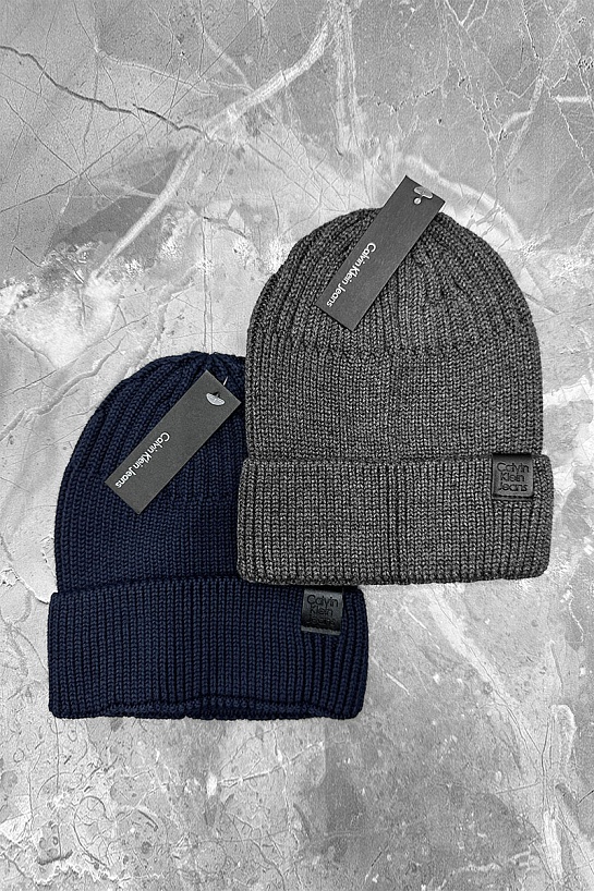 Шапка серого цвета Calvin Klein logo-patch