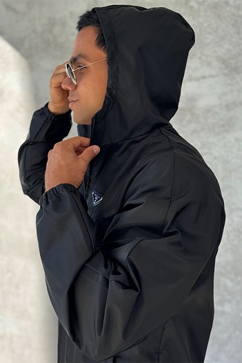 Мужская чёрная ветровка Prada logo-plaque   