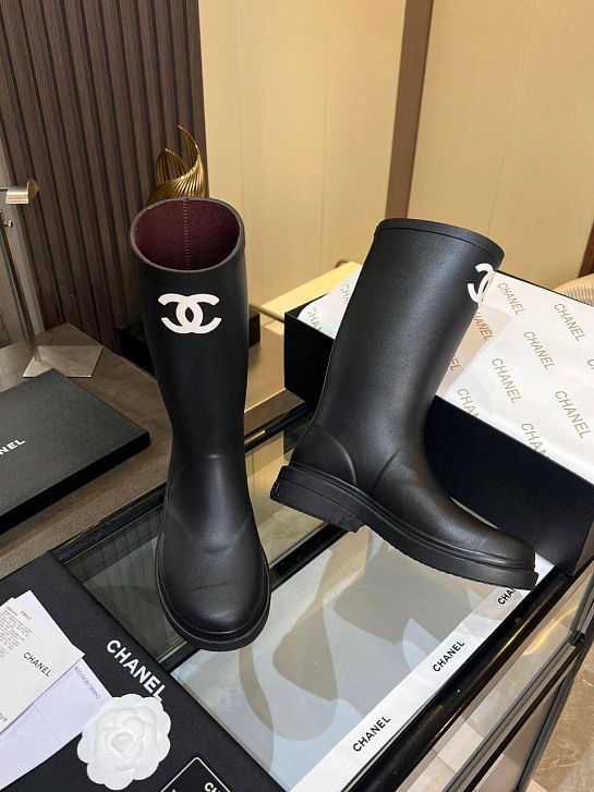 Женские резиновые сапоги Chanel чёрного цвета