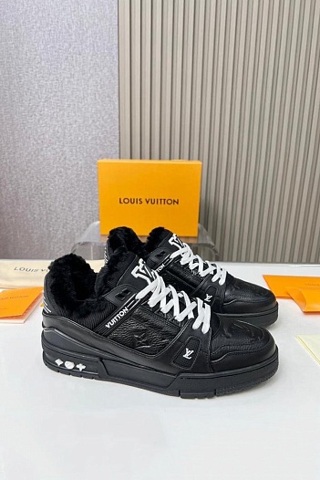 Кожаные кроссовки с мехом Louis Vuitton Trainer Monogram - Black   