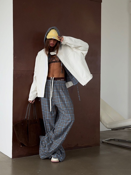 Женская куртка белого цвета Balenciaga