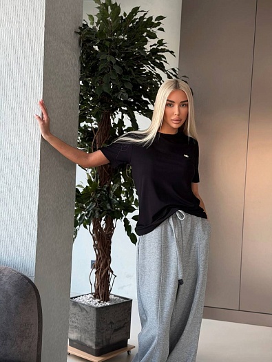 Чёрная женская футболка Loewe premium   