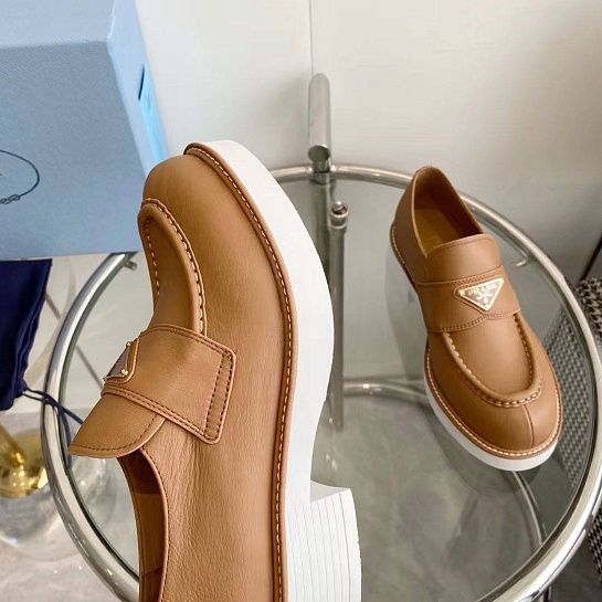 Женские кожаные лоферы Prada Premium - Brown