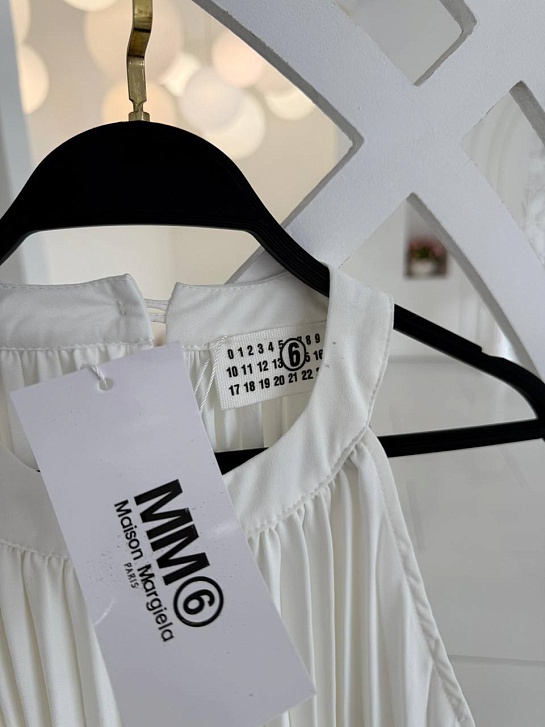 Женское платье Maison Margiela с открытыми плечами