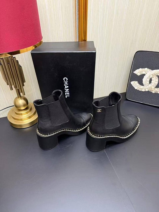 Женские кожаные сапоги Chanel