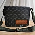 Кожаная сумка-мессенджер Louis Vuitton 26x24 см