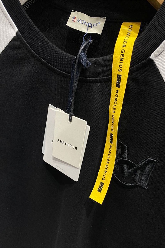 Брендовая мужская футболка Moncler белого цвета