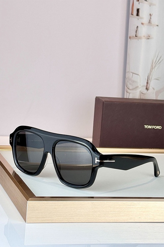 Солнцезащитные очки Tom Ford Icon