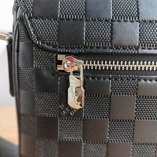 Мужская сумка-мессенджер Louis Vuitton District PM Damier Infini 26x22