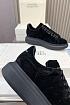 Замшевые кроссовки Alexander McQueen чёрного цвета
