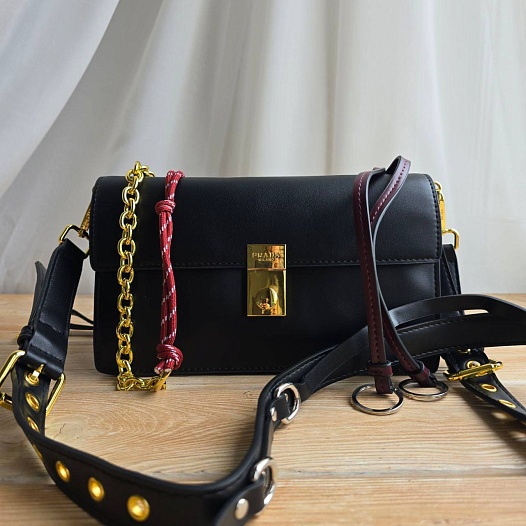 Кожаная сумка Prada Small Soft Sound 23x14 см   